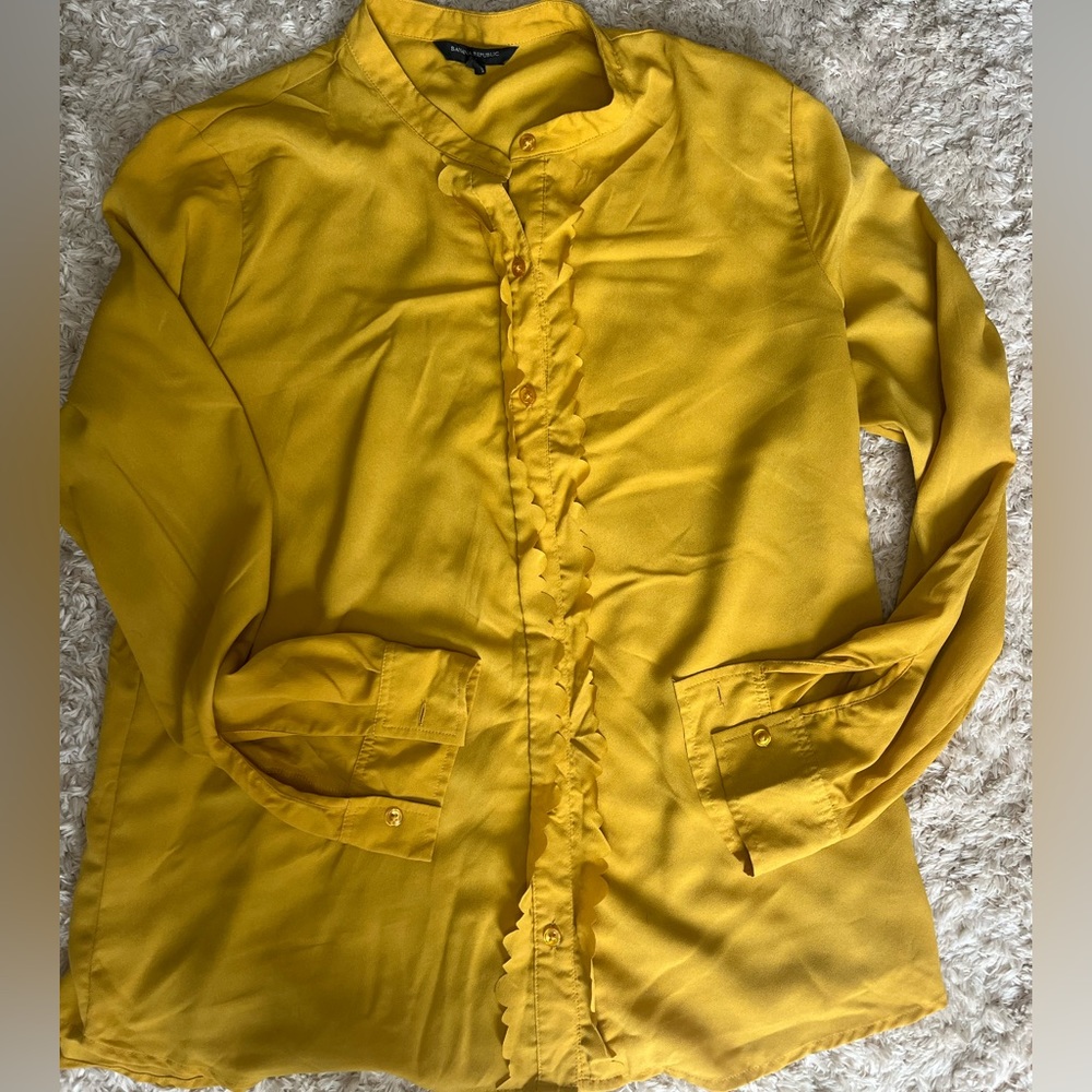 Women’s Banana Republic button up blouse